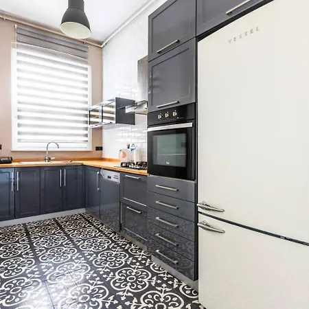 Charming Rustic 2bd2bath Heart Of Taksim! #364 דירה